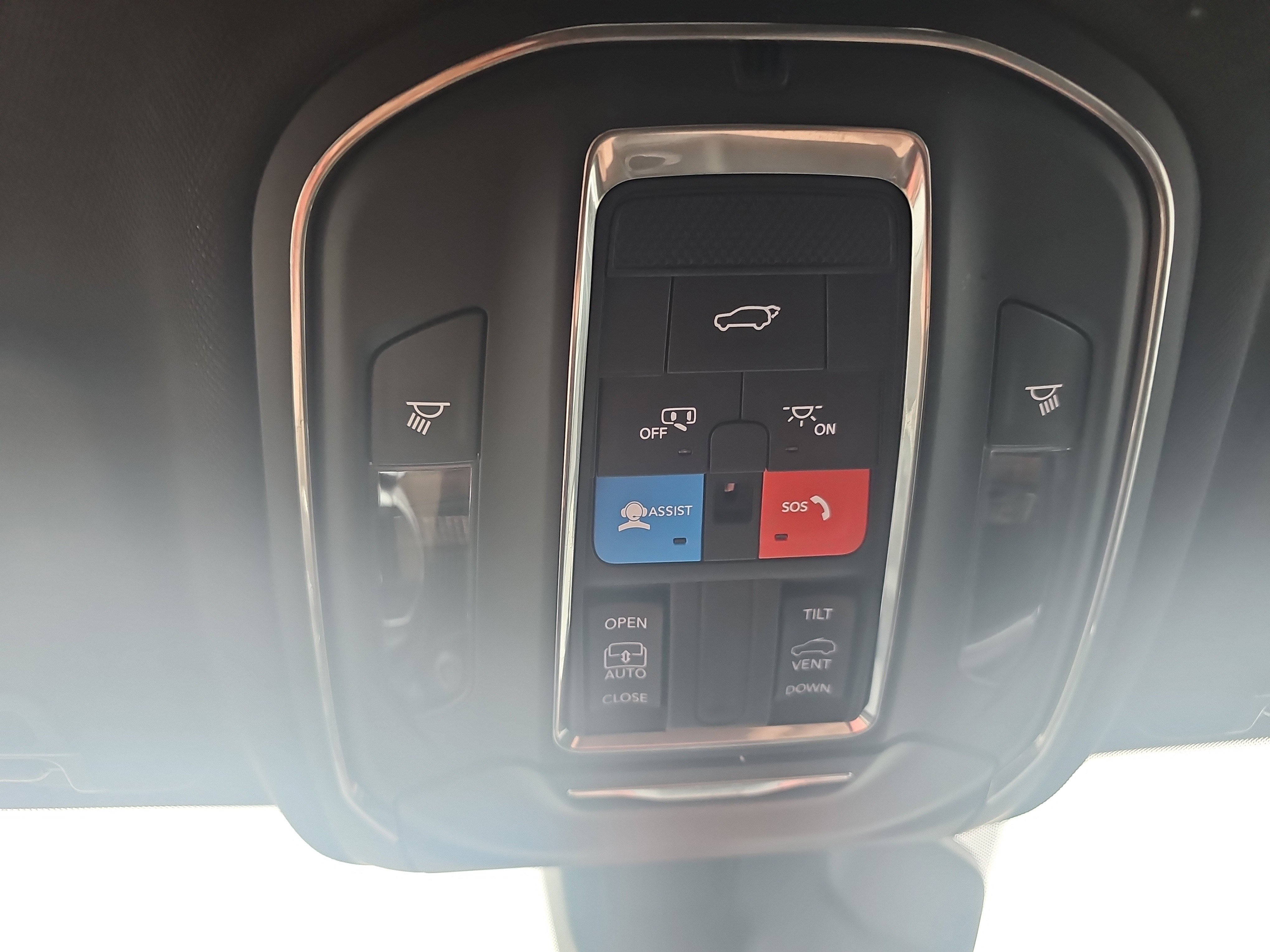 Used 2025 Jeep Grand Cherokee Laredo X w/ Luxury Tech Group I AWD/4WD image 31