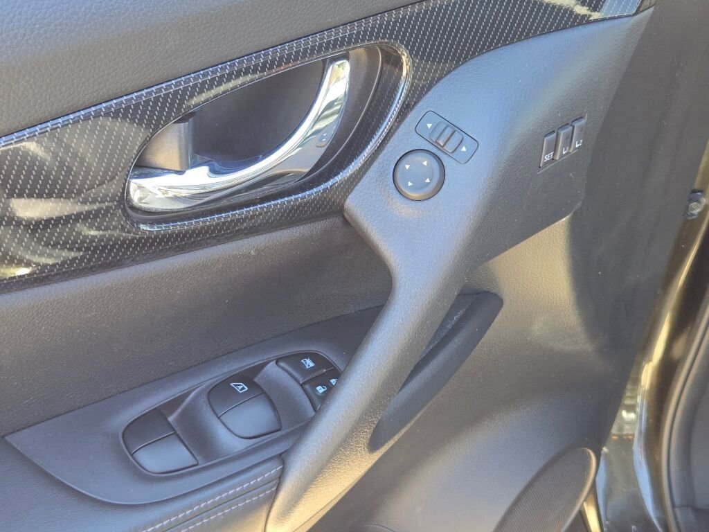 Used 2017 Nissan Rogue SL w/ SL Premium Package image 21