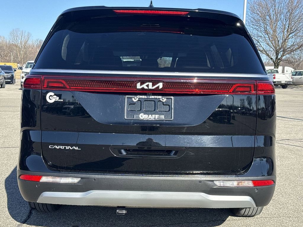 Used 2024 Kia Carnival LX image 7