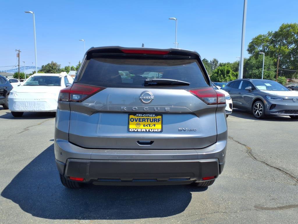 Used 2024 Nissan Rogue SV image 7