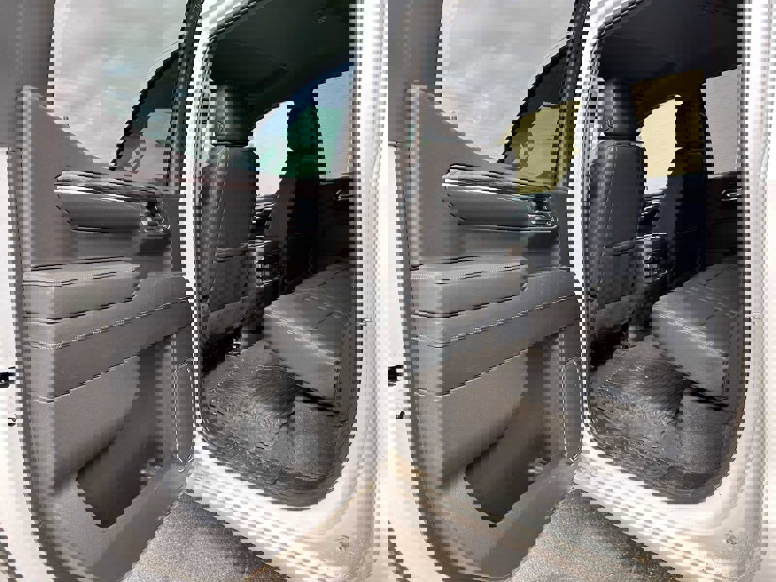 Used 2023 Chevrolet Silverado 1500 LTZ image 15