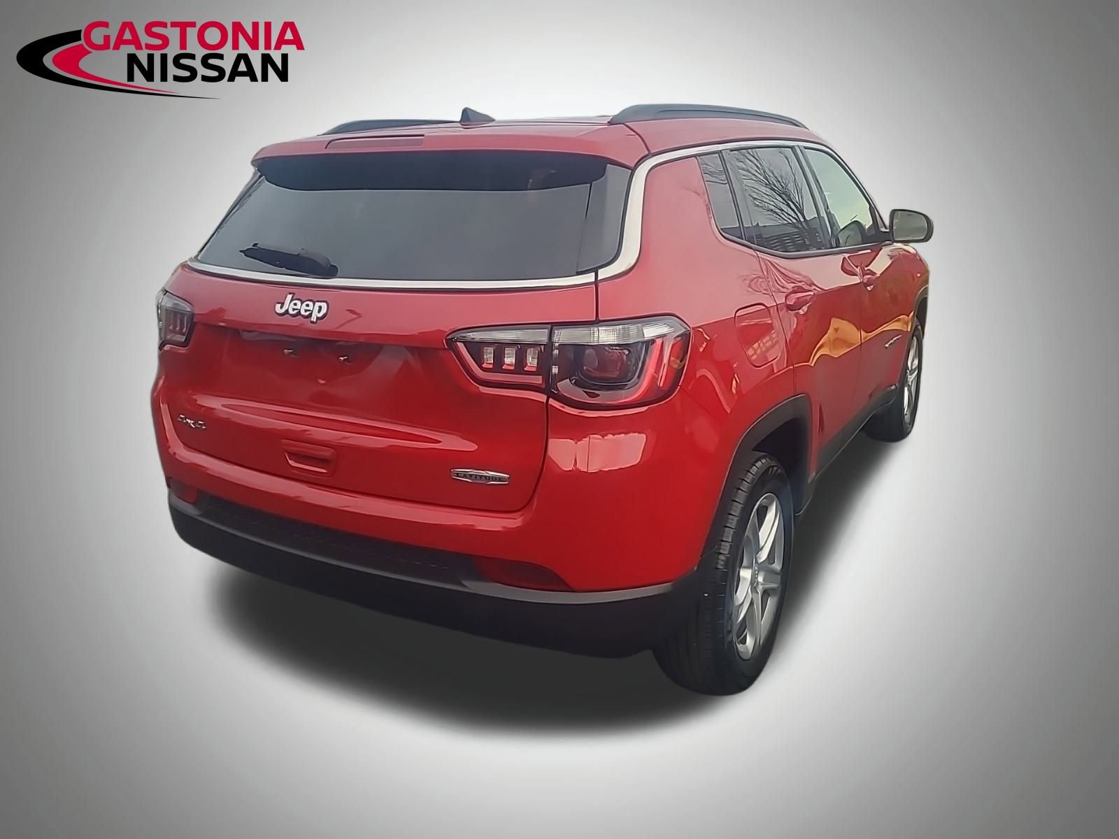 Used 2024 Jeep Compass Latitude image 11