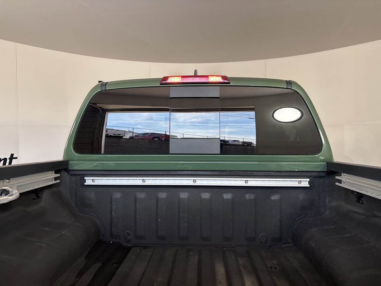 Used 2025 Nissan Frontier PRO-4X w/ Pro Convenience Package AWD/4WD image 21