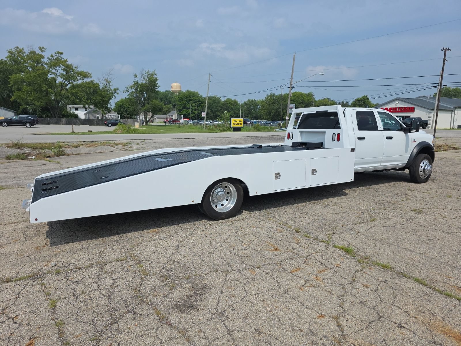 Used 2024 RAM 4500 Tradesman w/ Chrome Appearance Group RWD image 3