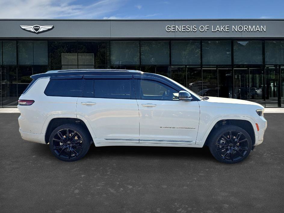Used 2023 Jeep Grand Cherokee L Summit w/ Luxury Tech Group V image 4