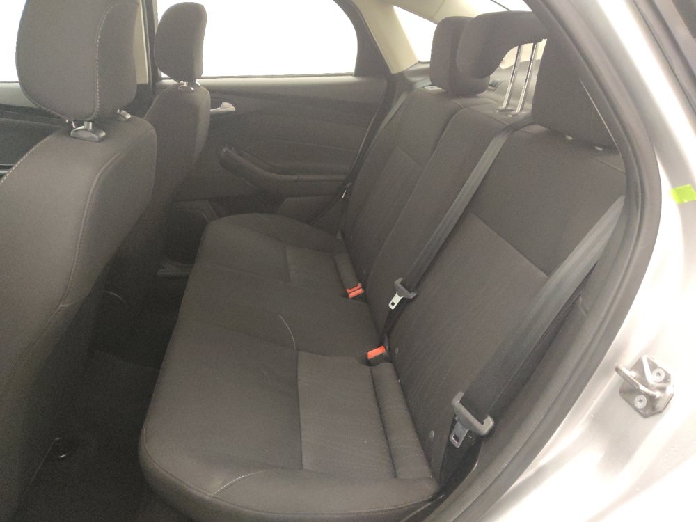 Used 2018 Ford Focus SE FWD image 18