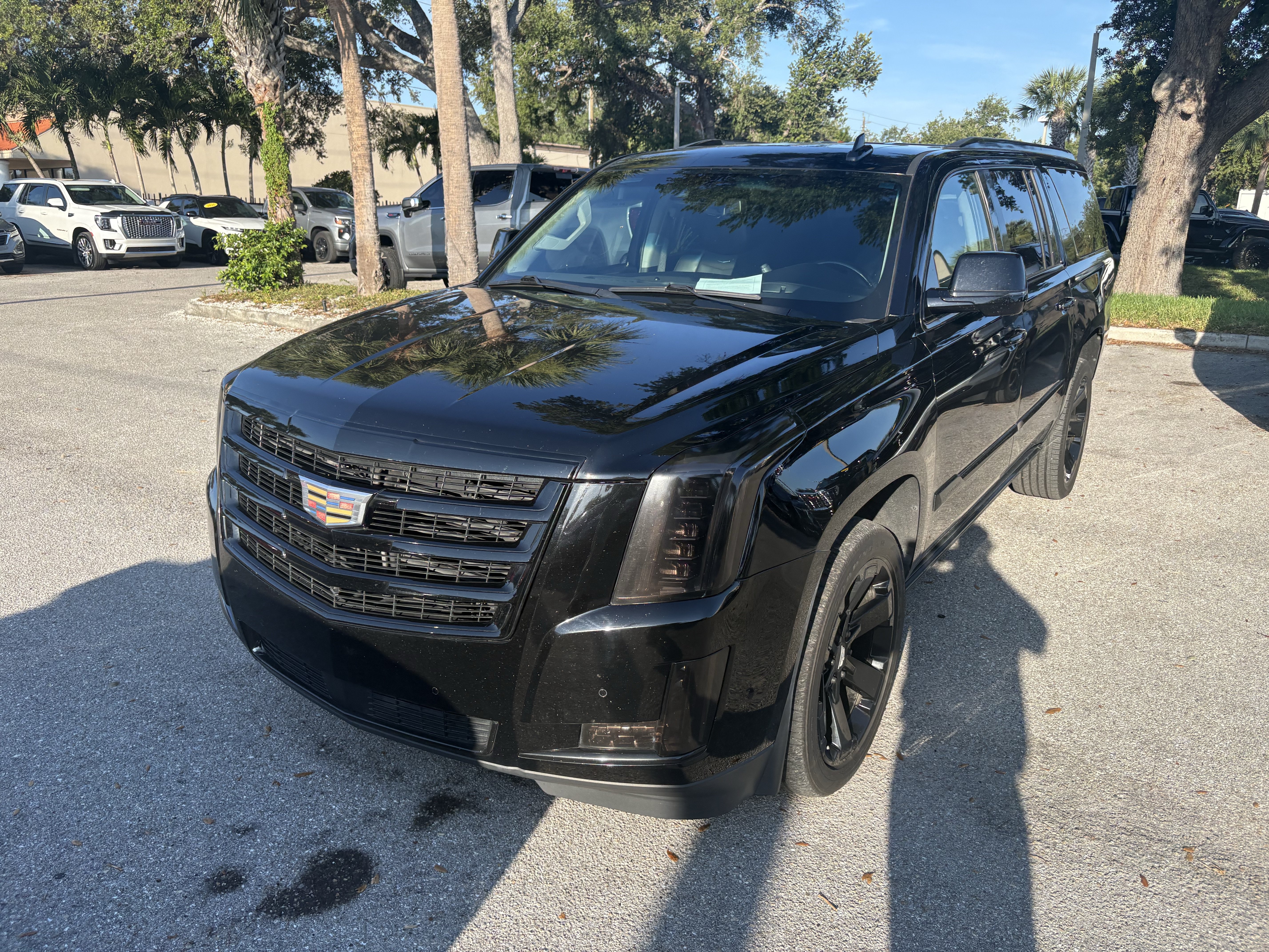 Used 2019 Cadillac Escalade ESV Premium Luxury AWD/4WD image 3