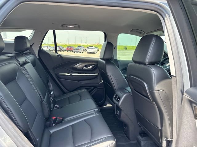 Used 2024 GMC Terrain SLT w/ Tech Package FWD image 16