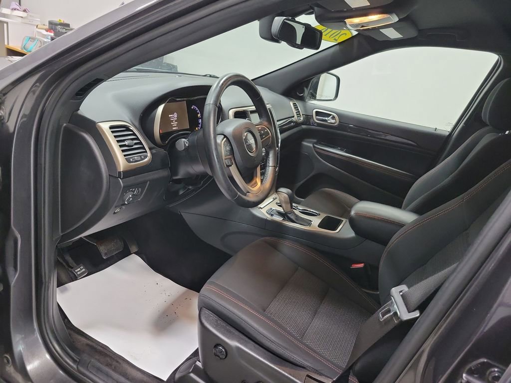 Used 2016 Jeep Grand Cherokee Laredo 75th Anniversary AWD/4WD image 34
