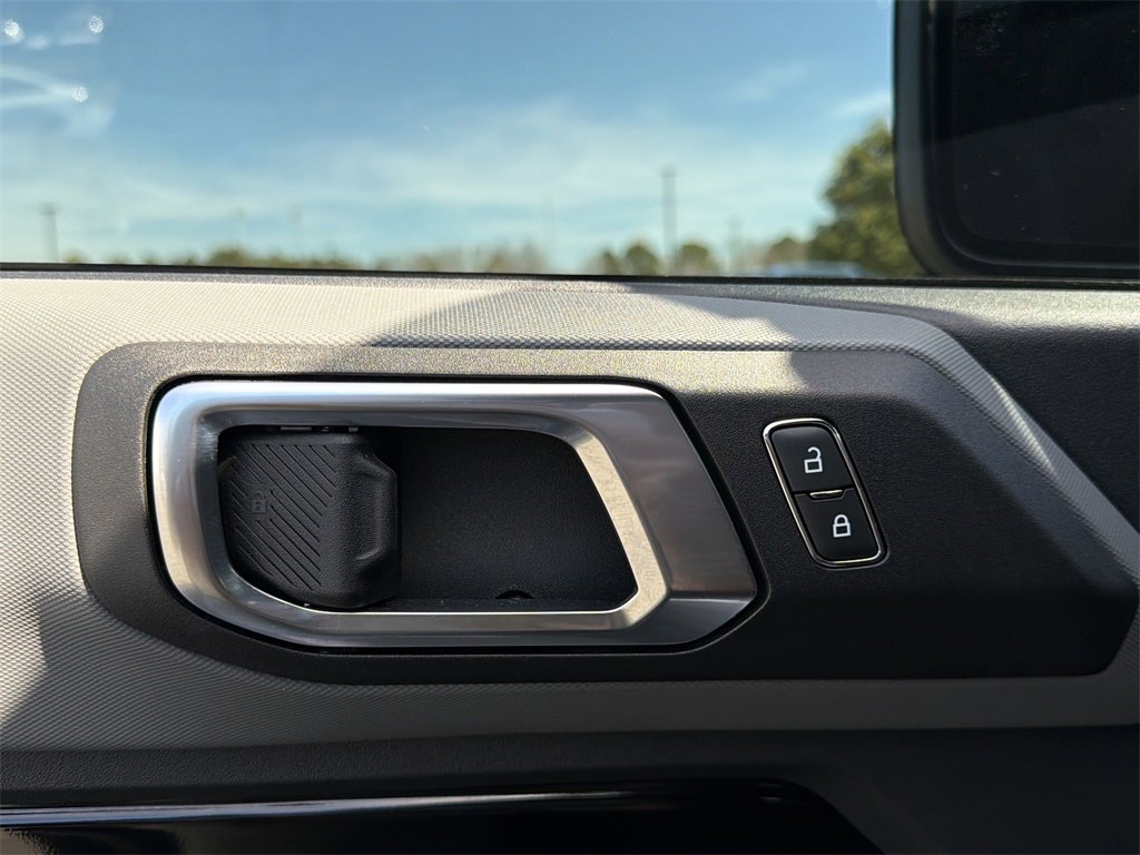 Used 2022 Ford Bronco Black Diamond image 19