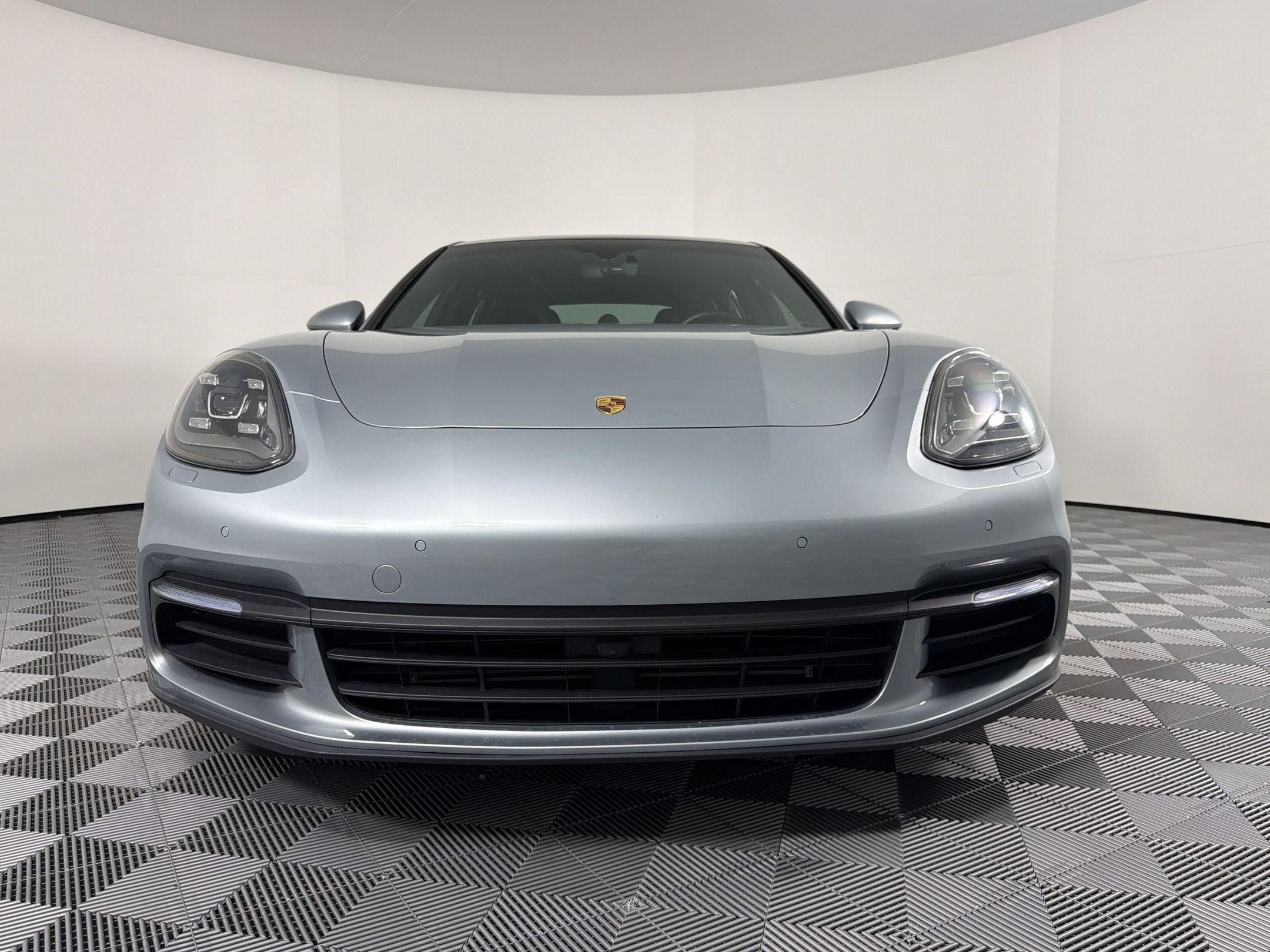 Certified 2019 Porsche Panamera image 6