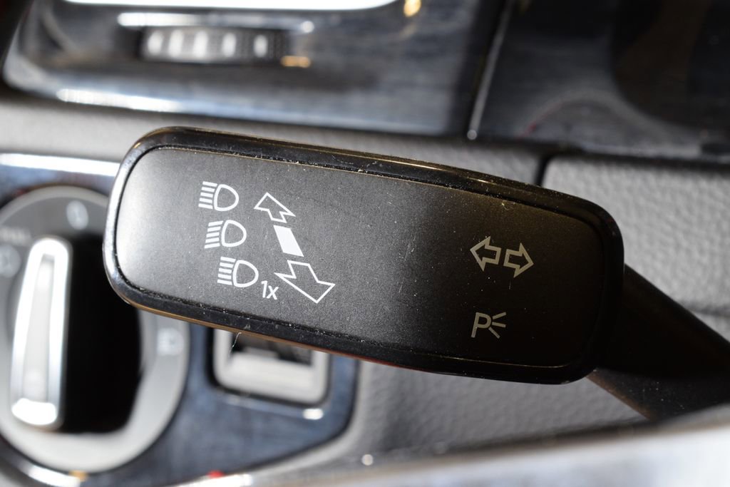 Used 2020 Volkswagen GTI SE FWD image 18