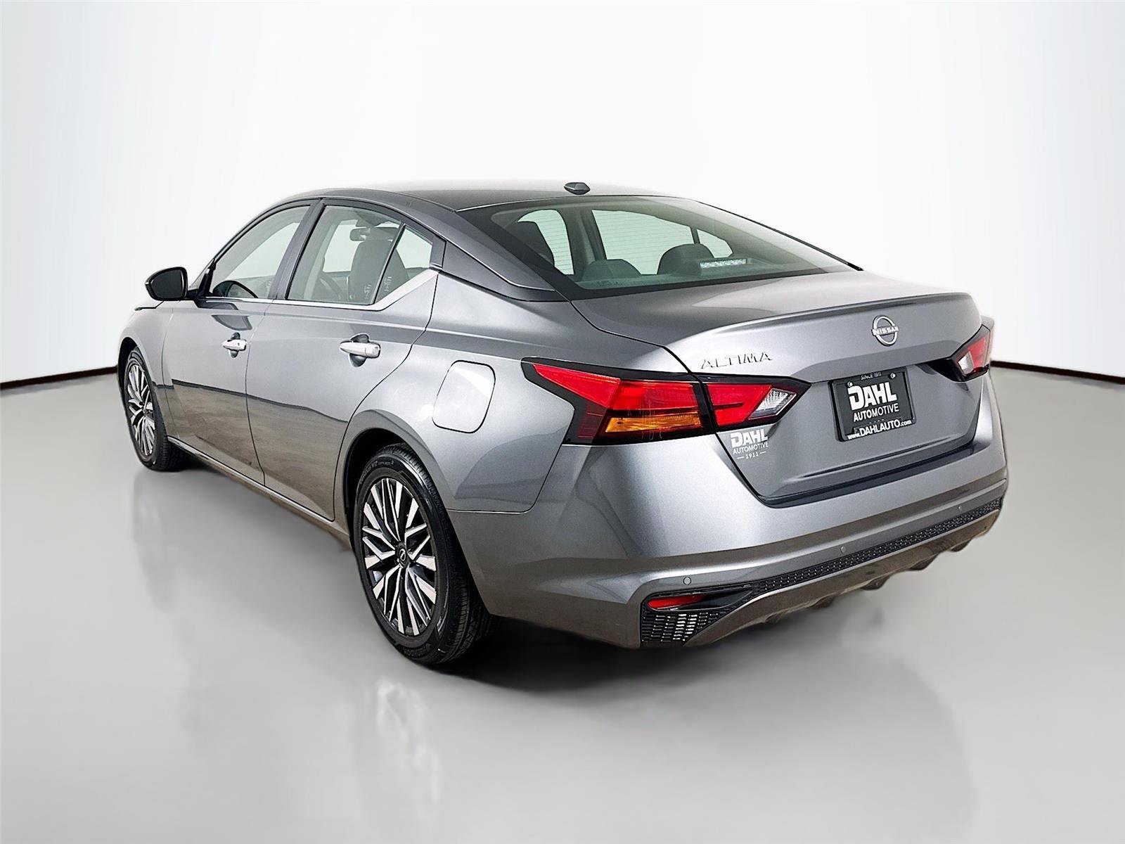 Used 2025 Nissan Altima 2.5 SV FWD image 10