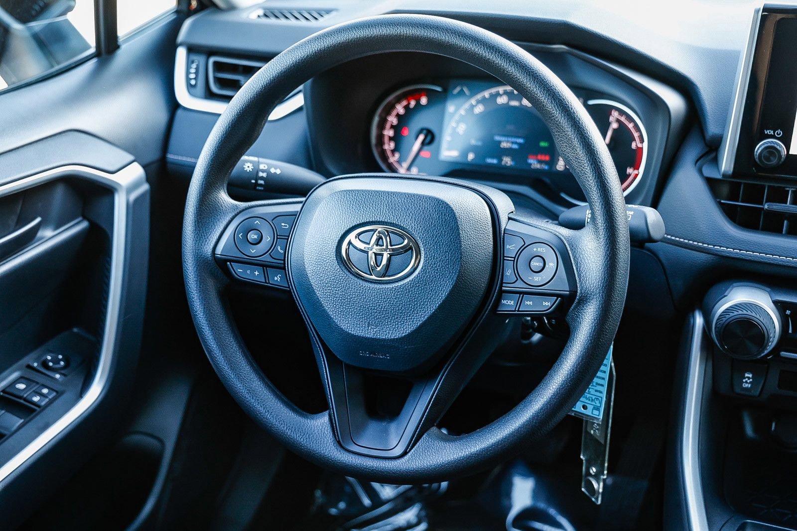 Used 2025 Toyota RAV4 LE FWD image 13