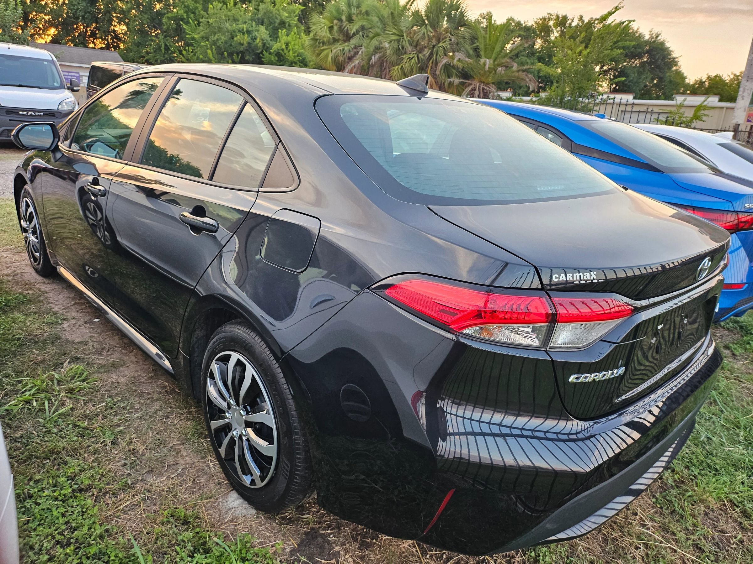 Used 2021 Toyota Corolla LE FWD image 4