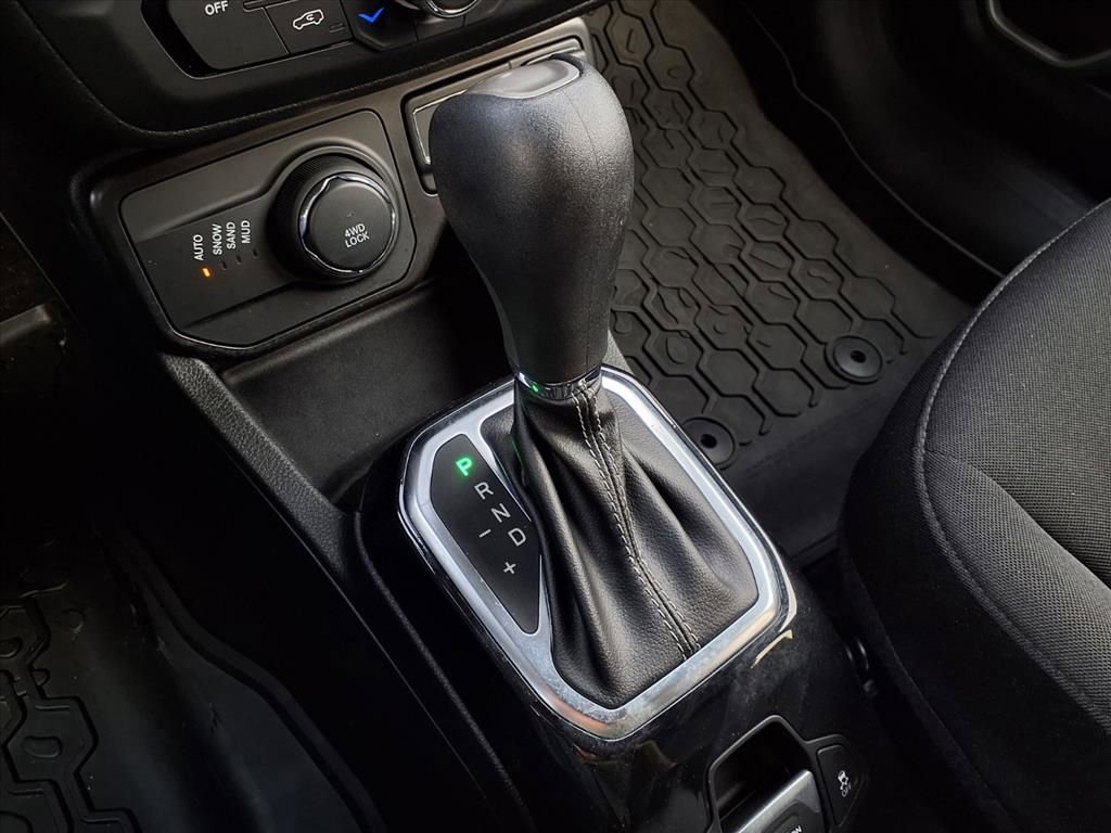 Used 2021 Jeep Renegade Latitude w/ Luxury Group II image 11