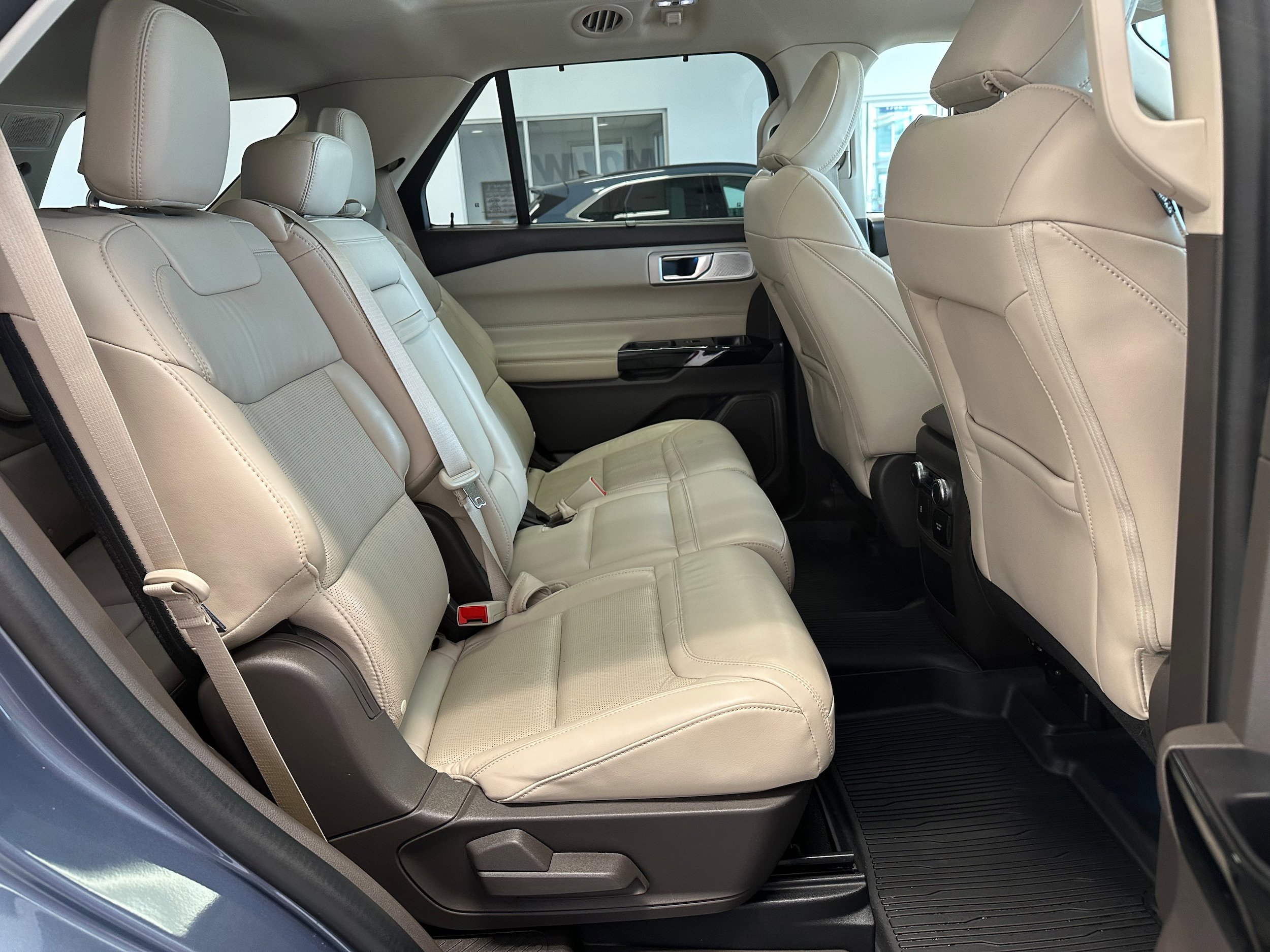 Used 2021 Ford Explorer Platinum w/ Equipment Group 601A AWD/4WD image 14
