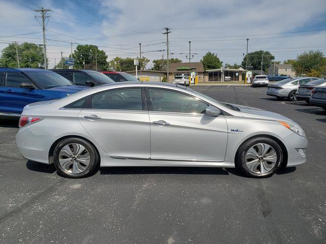 Used 2014 Hyundai Sonata Limited w/ Panoramic Sunroof Package 02 FWD image 2