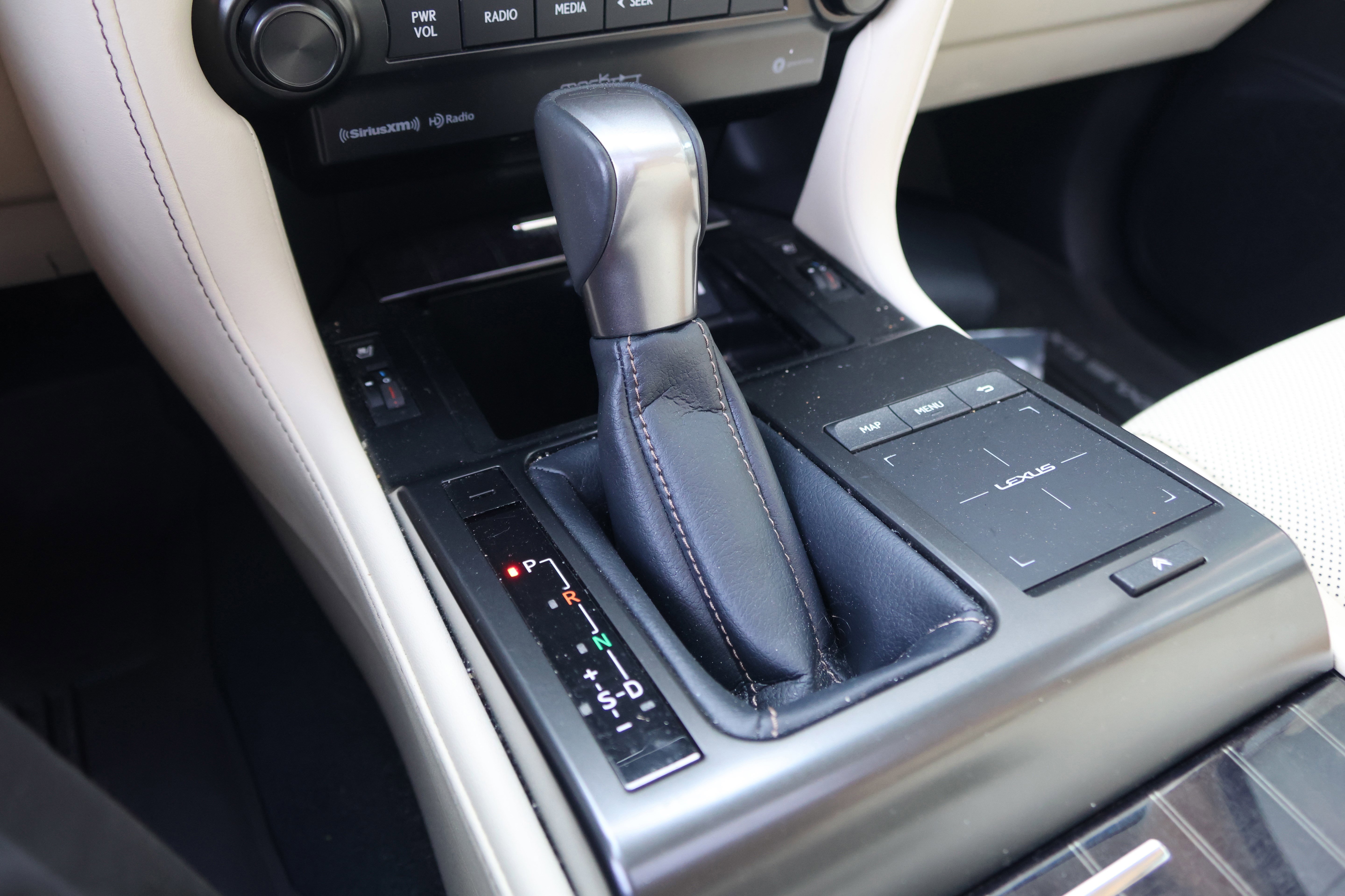 Used 2023 Lexus GX 460 Premium w/ Accessory Package AWD/4WD image 30