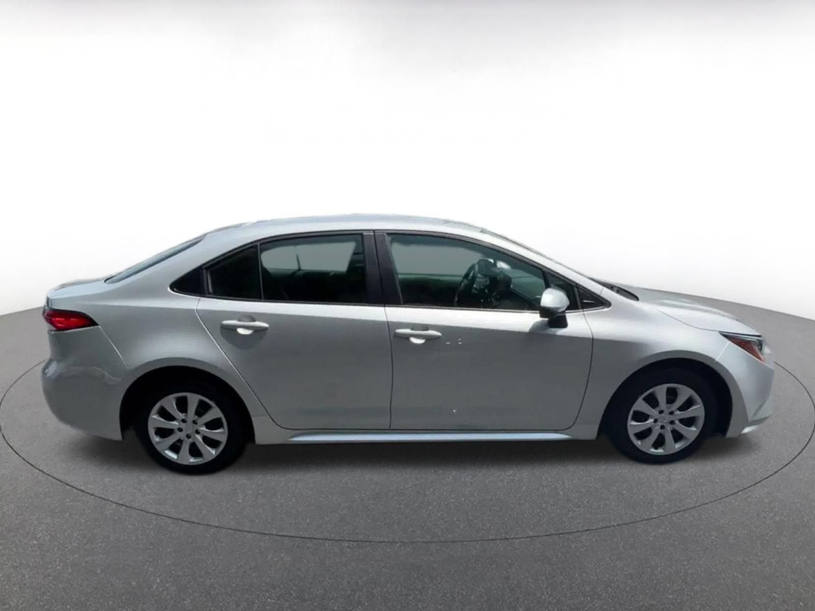 Used 2025 Toyota Corolla LE FWD image 16
