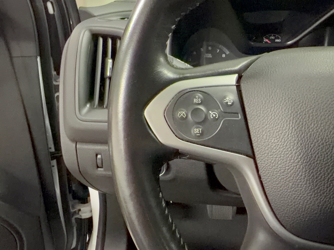 Used 2022 Chevrolet Colorado LT w/ Safety Package AWD/4WD image 18