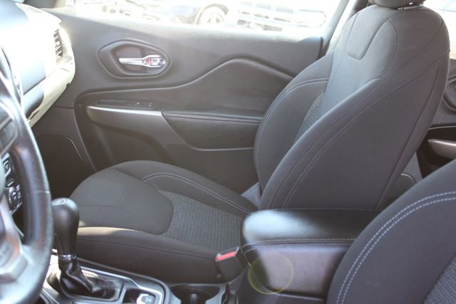 Used 2019 Jeep Cherokee Latitude w/ Popular Appearance Group image 26
