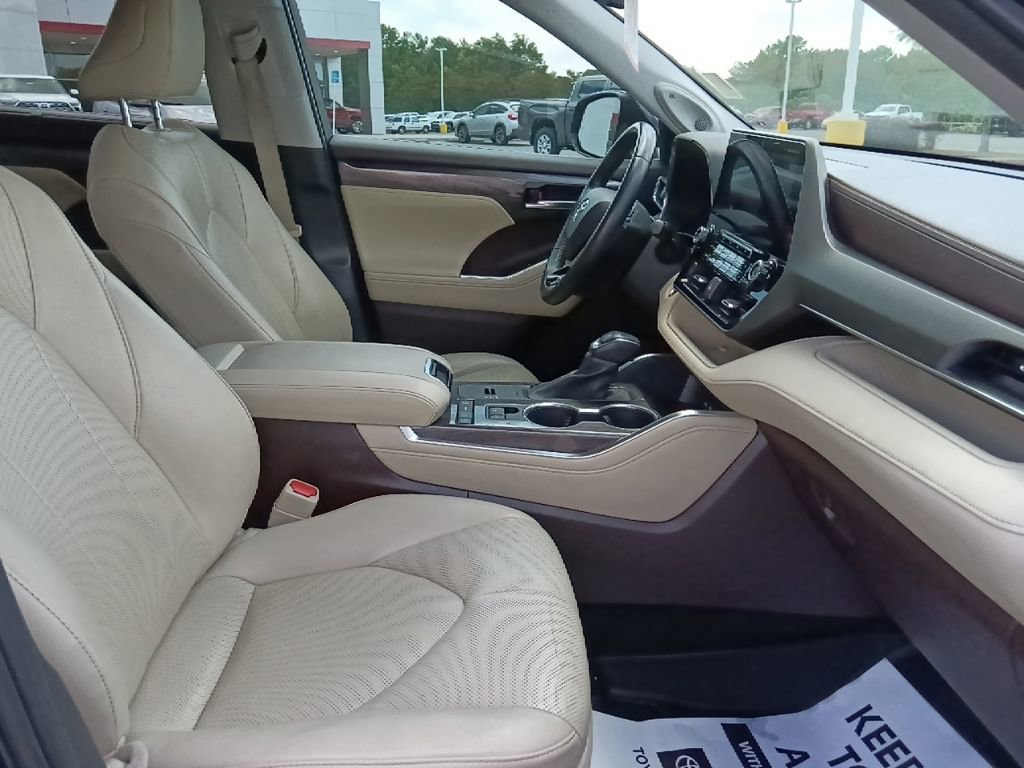 Used 2021 Toyota Highlander Limited FWD image 36