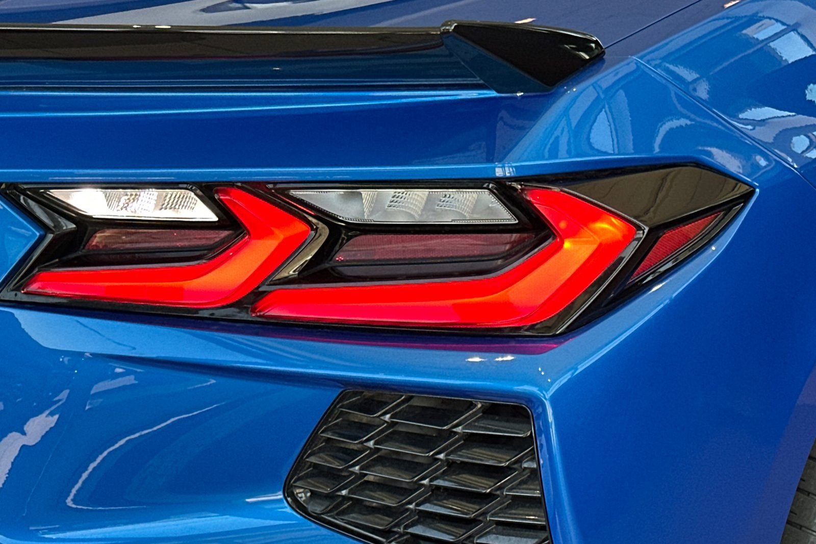 Used 2024 Chevrolet Corvette Stingray Preferred Conv w/ Stealth Interior Trim Package RWD image 5