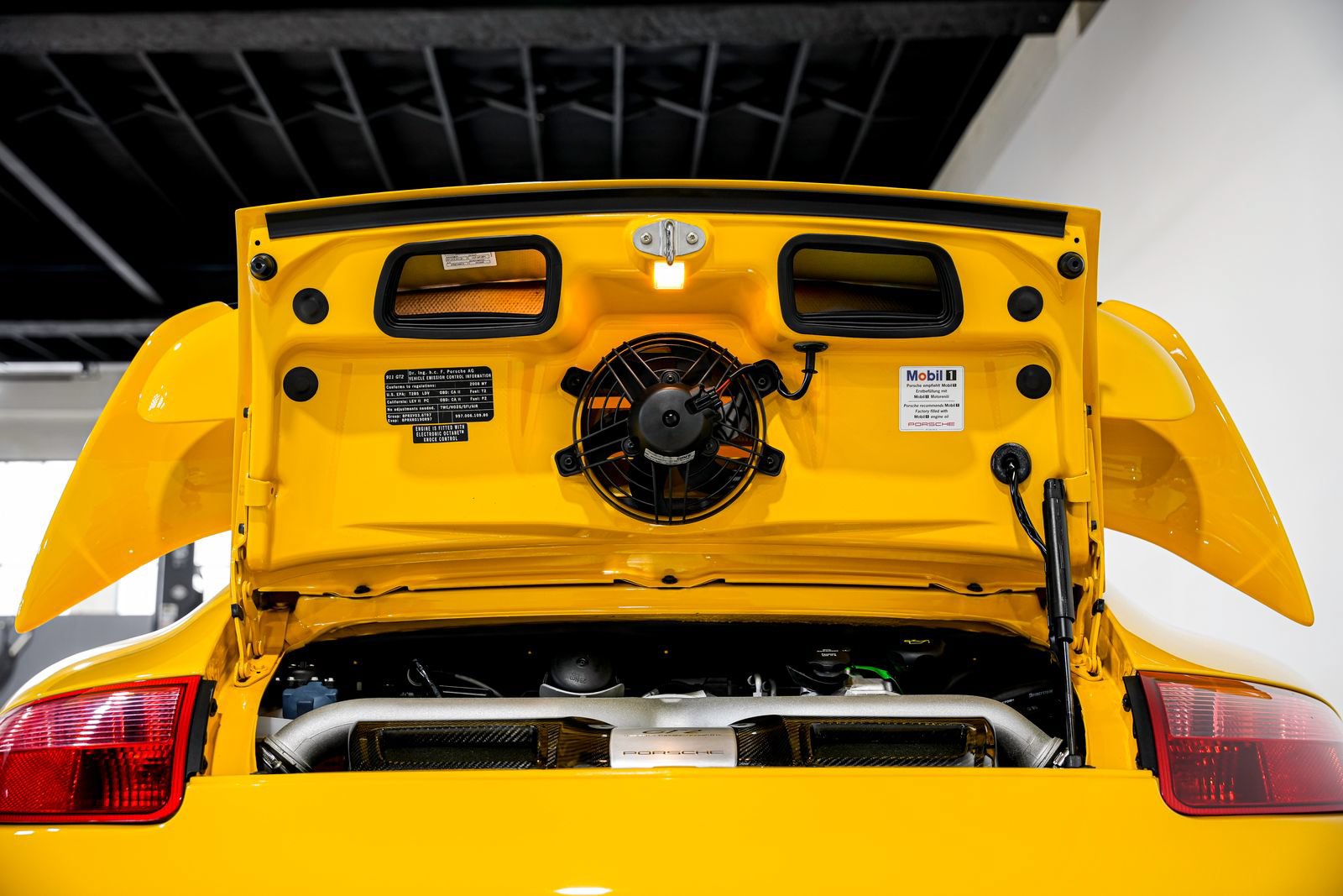 Used 2008 Porsche 911 GT2 RWD image 34