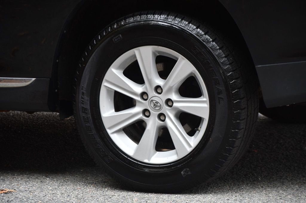 Used 2013 Toyota Highlander SE image 18