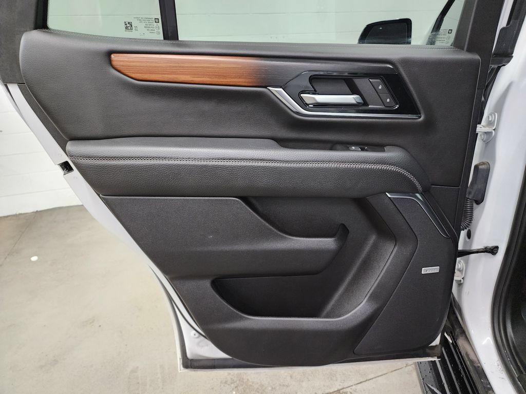 Used 2025 GMC Yukon Denali AWD/4WD image 24