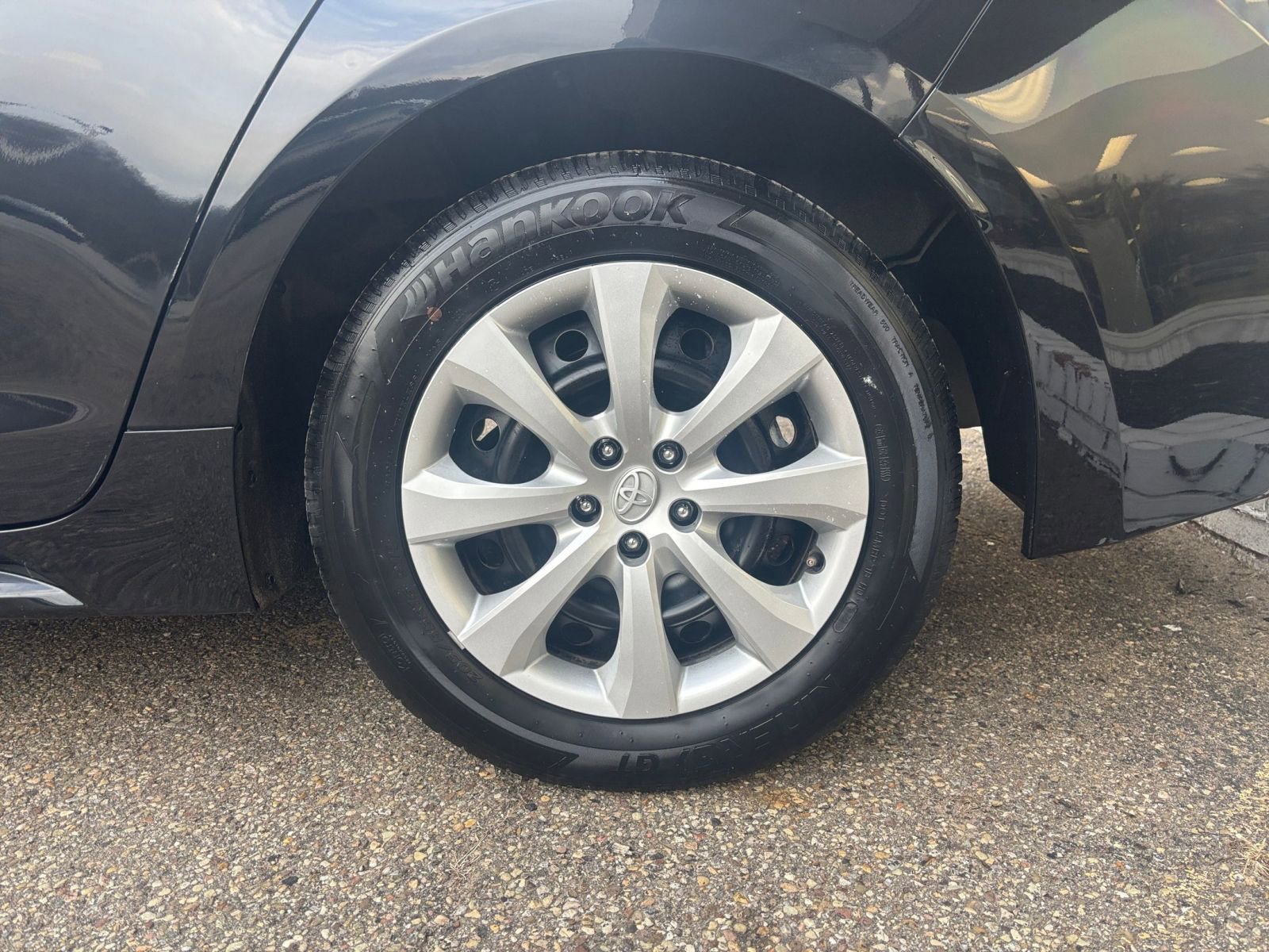 Used 2025 Toyota Corolla LE image 28