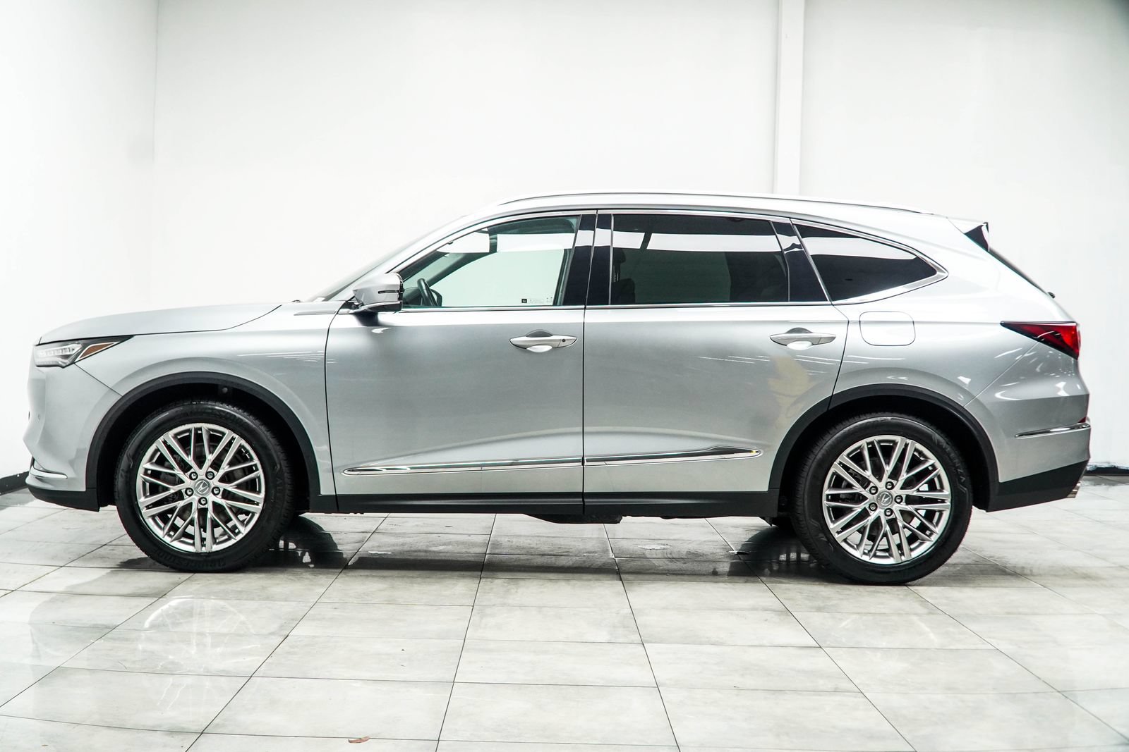 Used 2023 Acura MDX w/ Advance Package AWD/4WD image 11