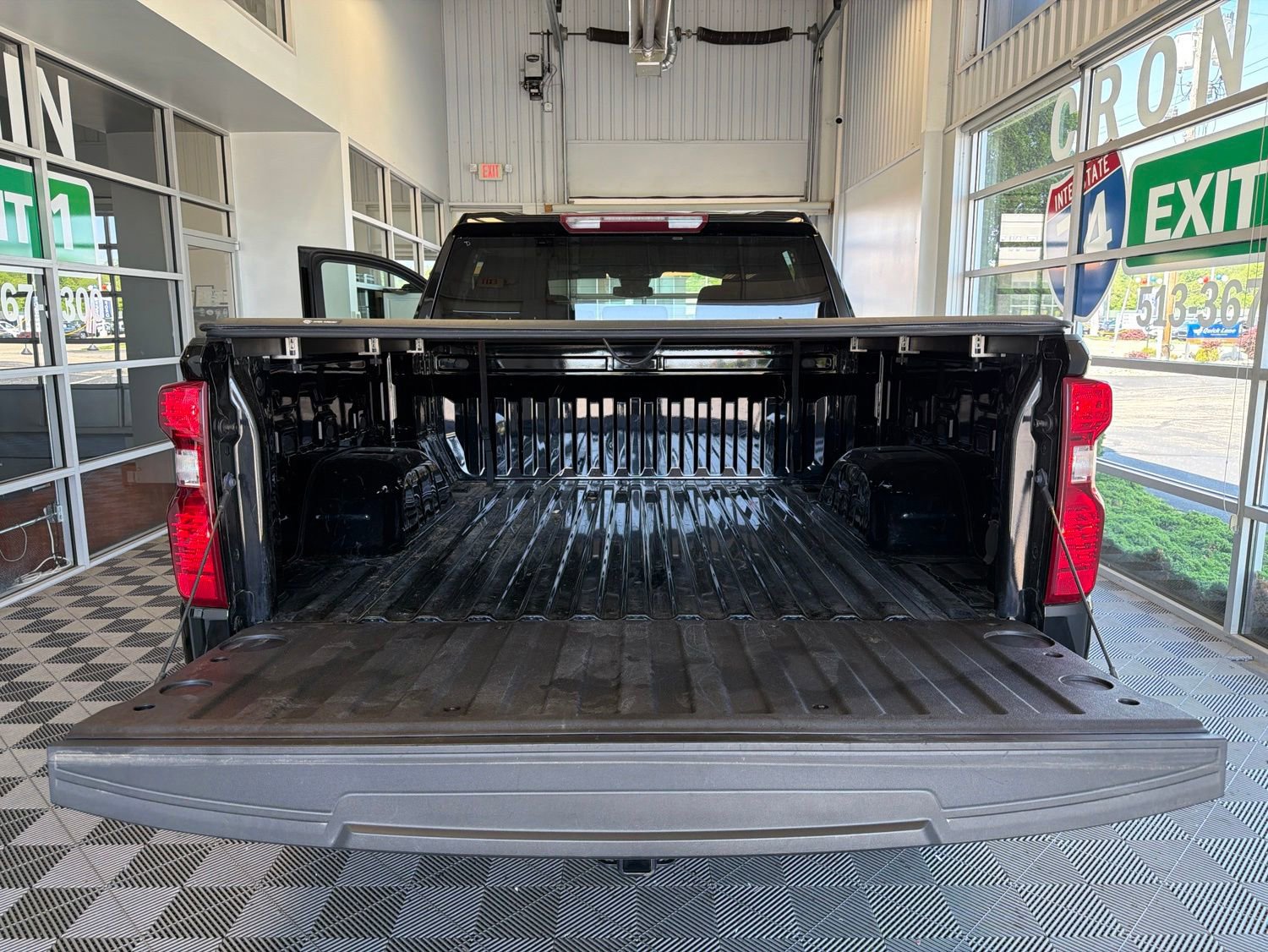 Used 2023 Chevrolet Silverado 1500 LT AWD/4WD image 11