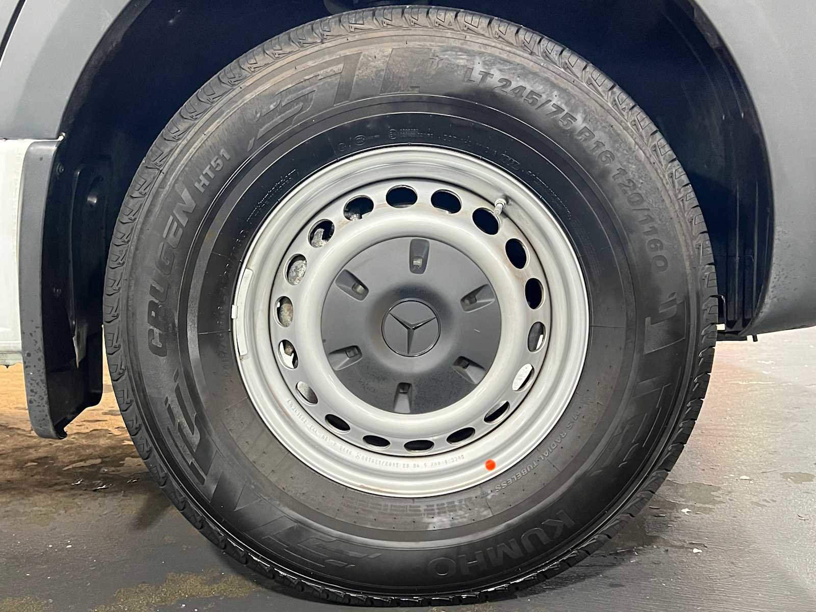 Used 2025 Mercedes-Benz Sprinter 2500 image 9