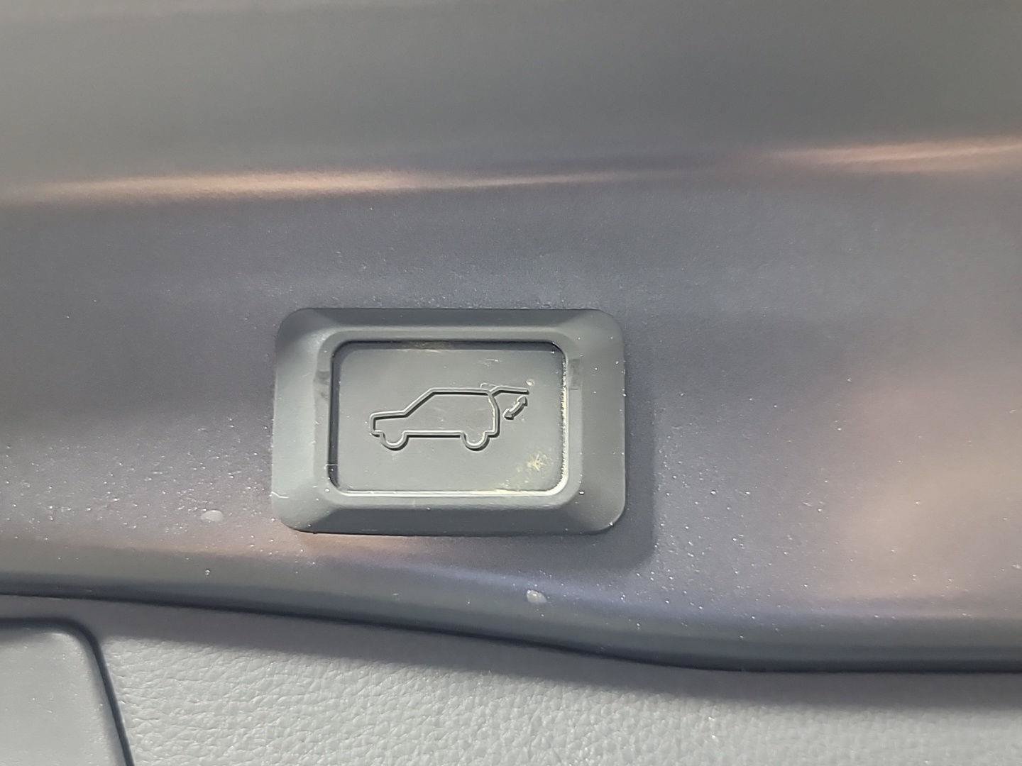 Used 2021 Toyota RAV4 XLE w/ Convenience Package AWD/4WD image 8