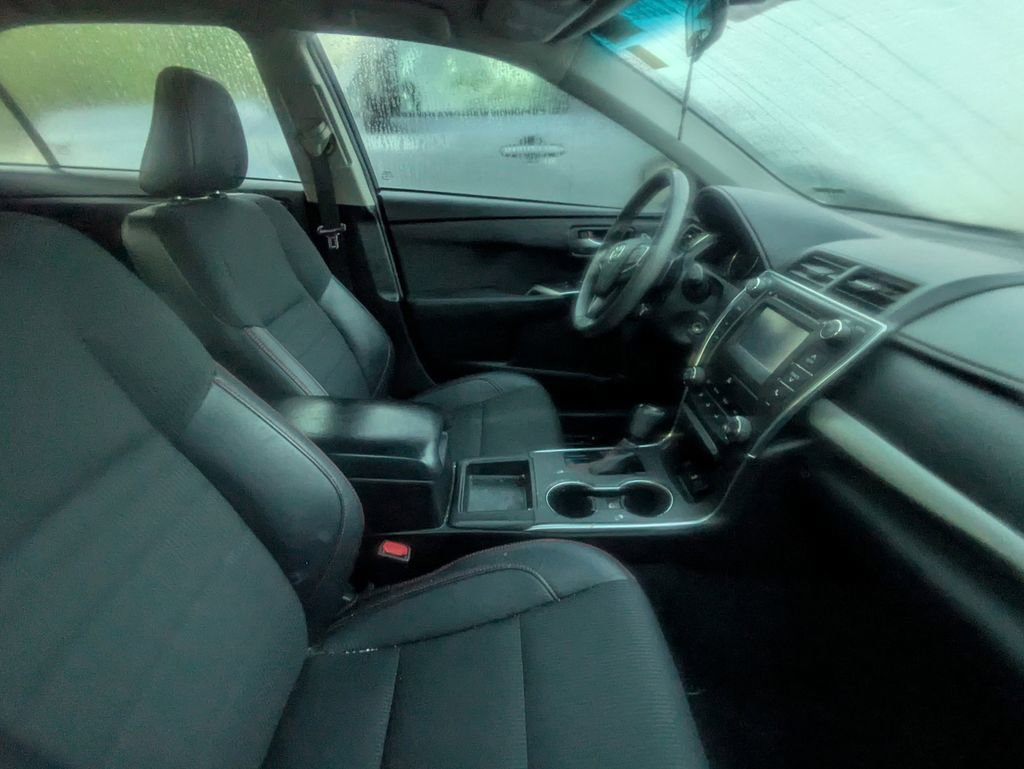 Used 2017 Toyota Camry SE image 10