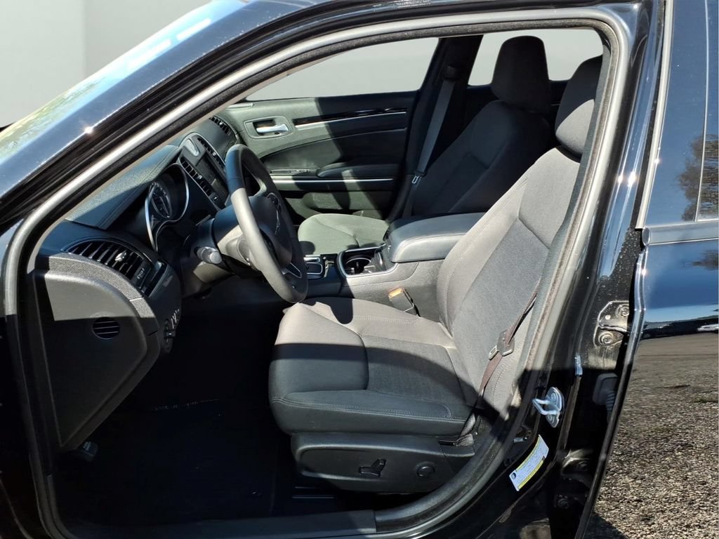 Used 2023 Chrysler 300 Touring w/ Sport Appearance Package RWD image 26