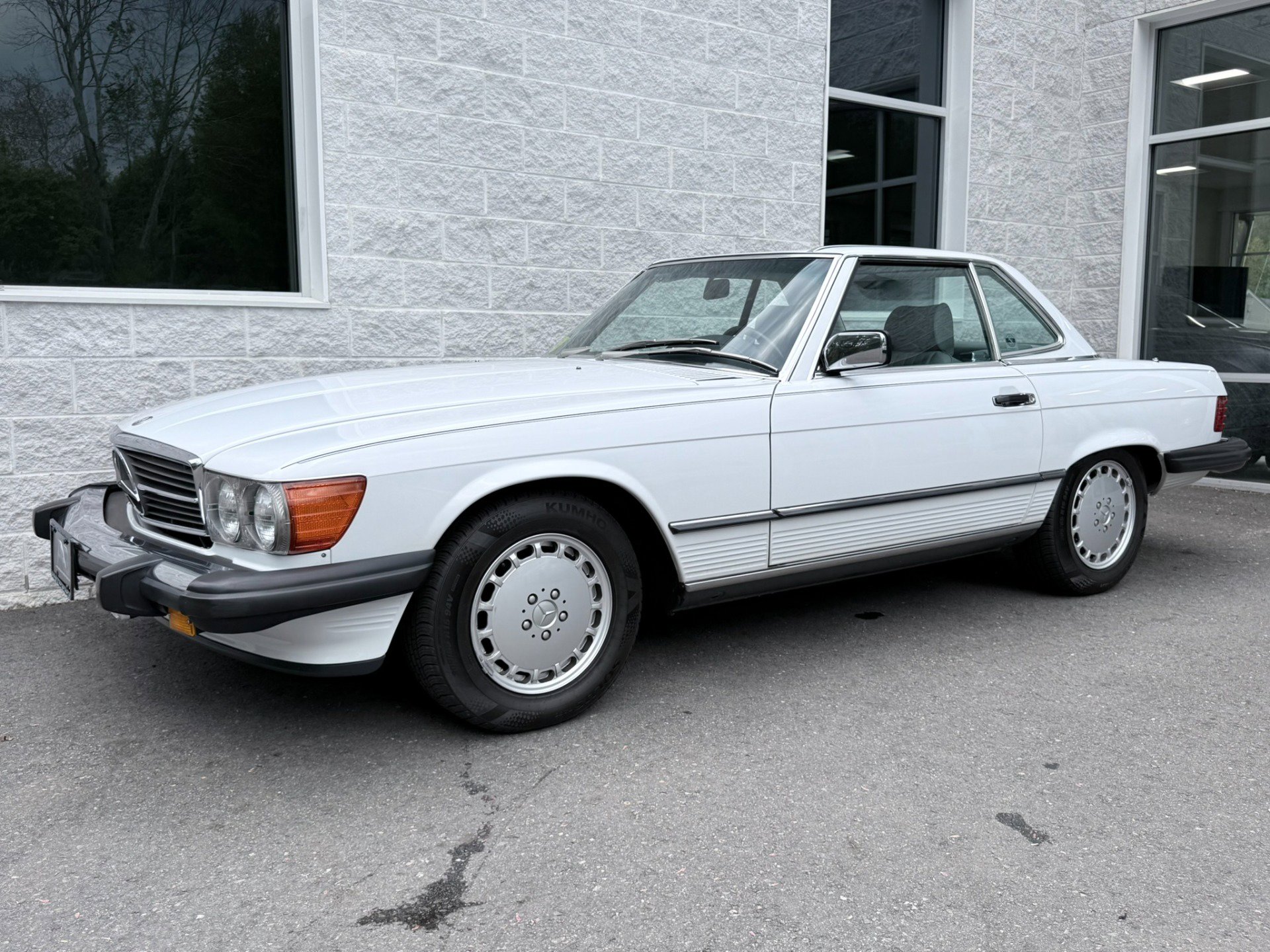 Used 1989 Mercedes-Benz 560 SL image 2