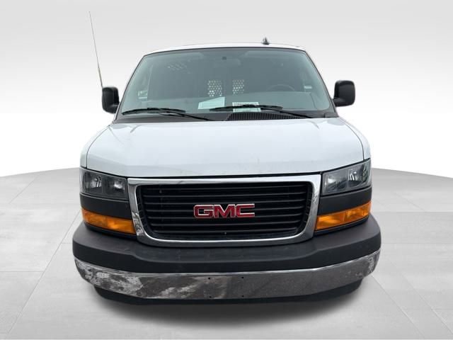Used 2024 GMC Savana 2500 w/ Driver Convenience Package image 2