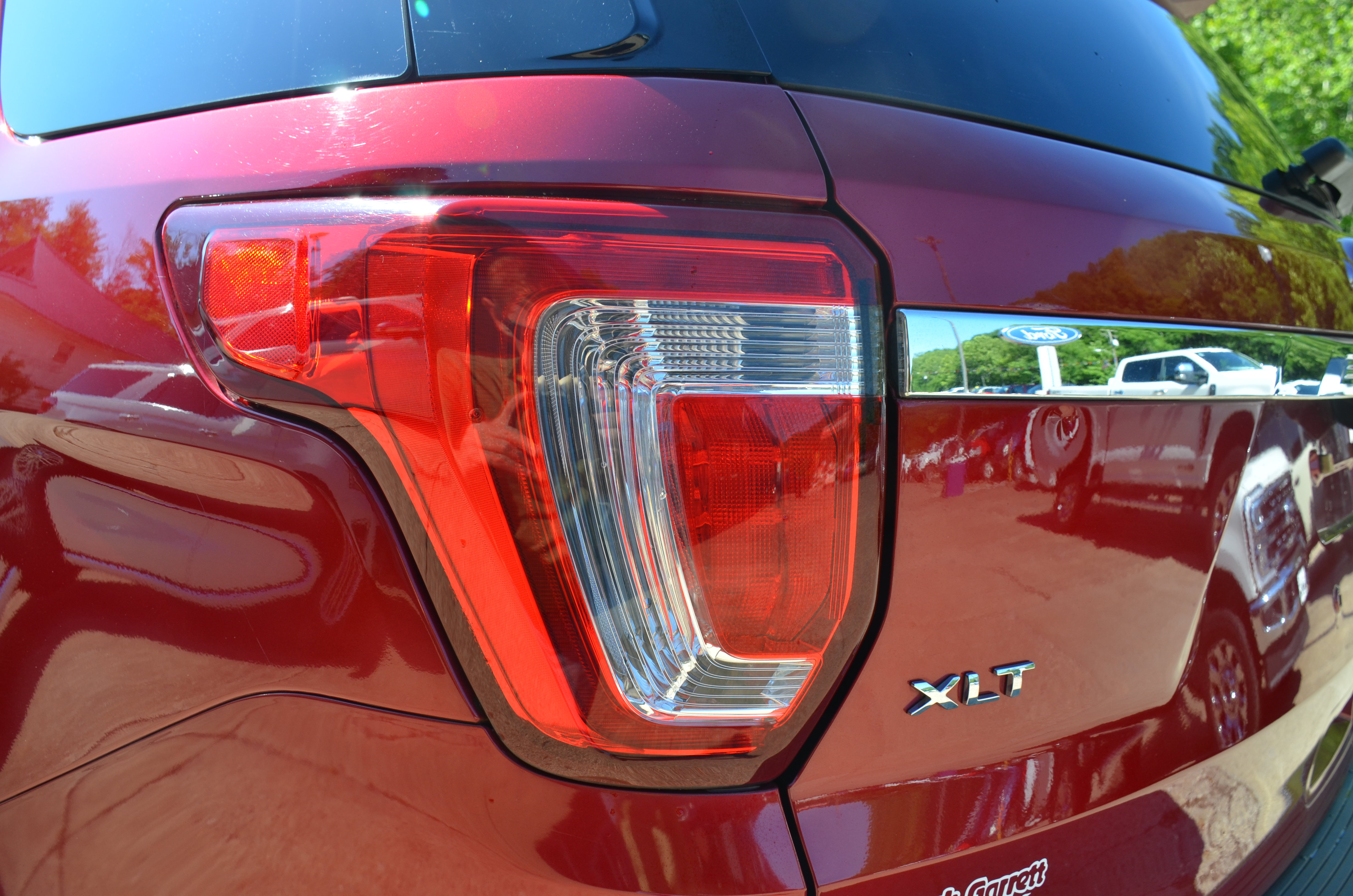 Used 2018 Ford Explorer XLT w/ Equipment Group 201A AWD/4WD image 10