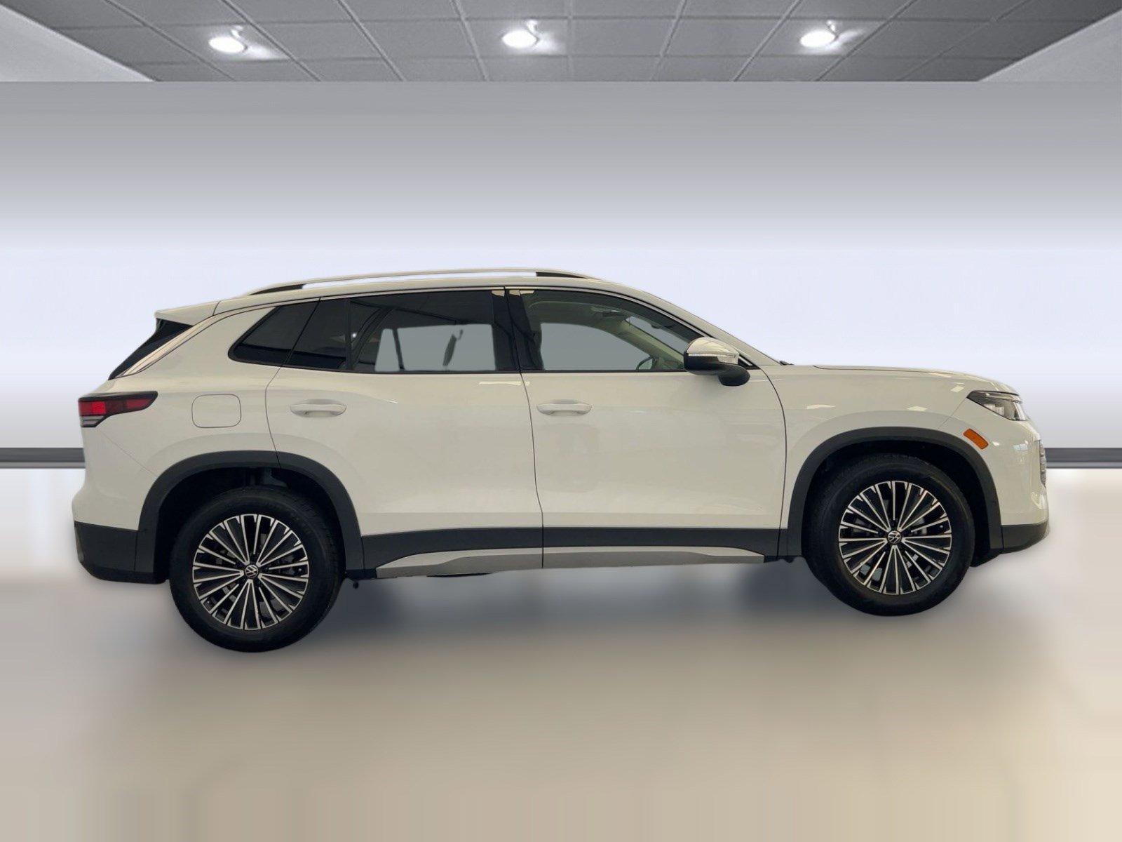 New 2026 Volkswagen Tiguan S FWD image 8