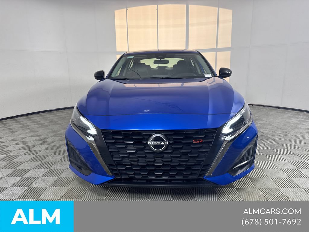 Used 2025 Nissan Altima 2.5 SR FWD image 2