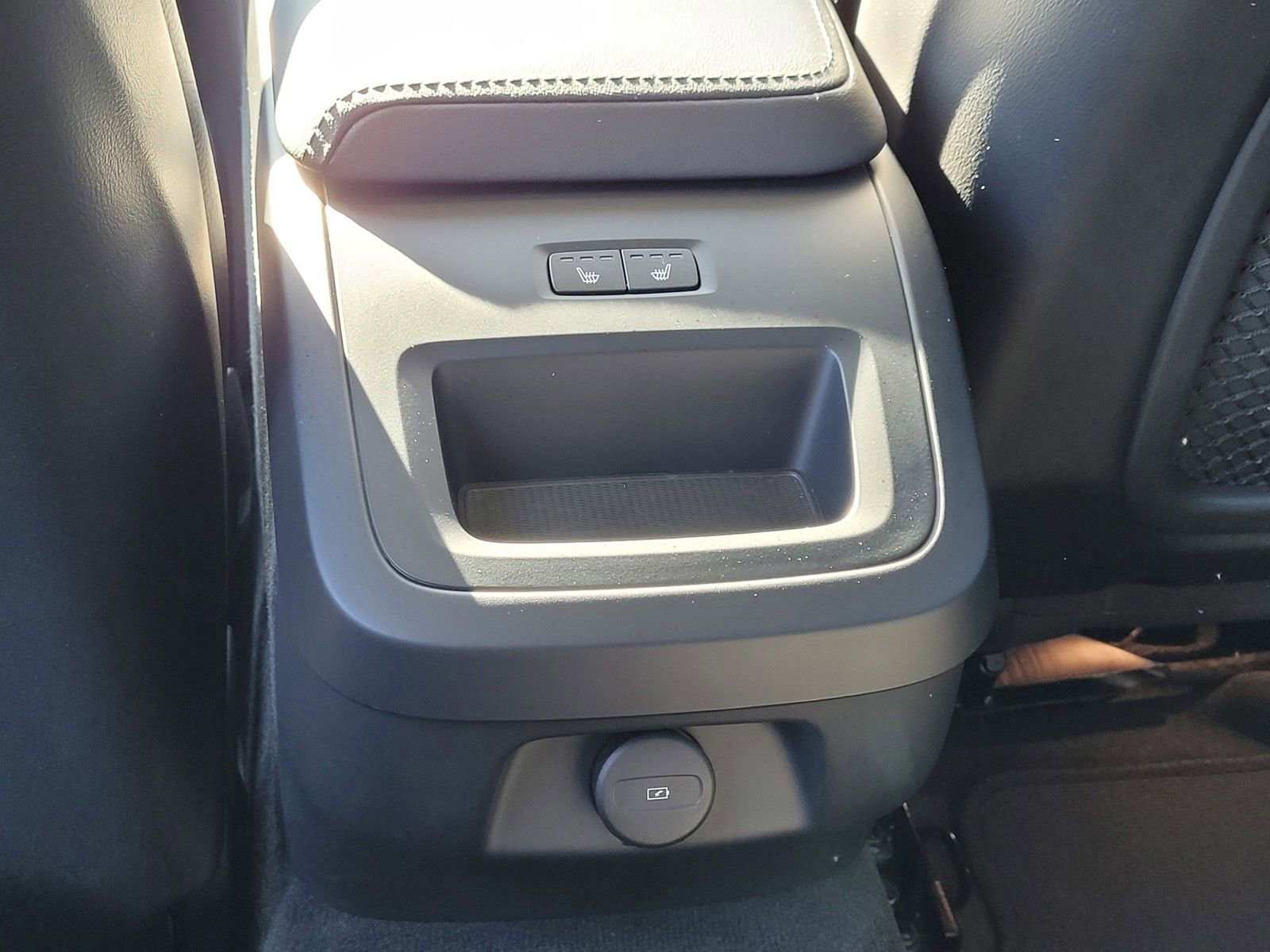 Used 2025 Volvo V60 B5 Cross Country Plus image 14