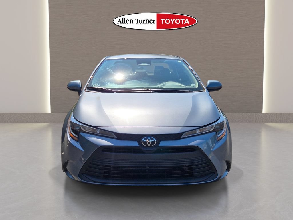 Used 2025 Toyota Corolla LE FWD image 4