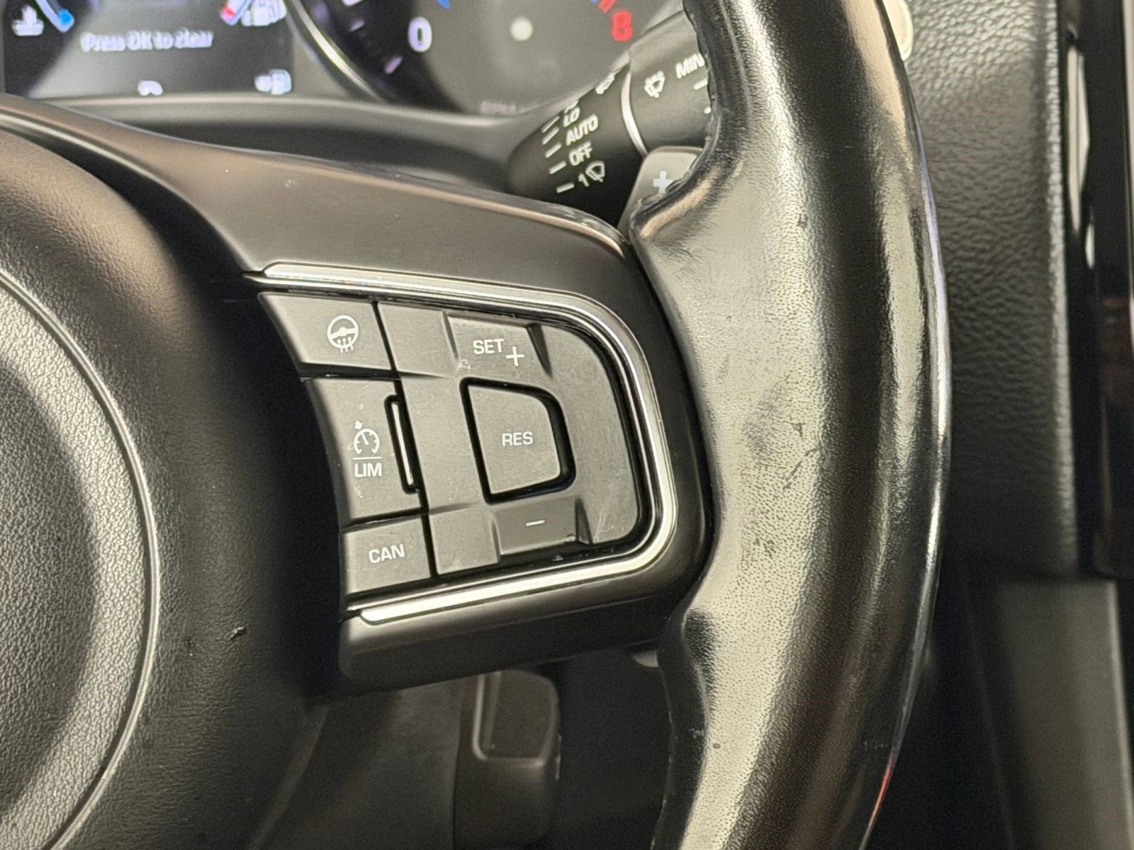 Used 2018 Jaguar F-PACE Premium AWD/4WD image 16