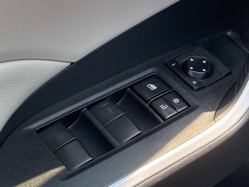 Used 2020 Toyota RAV4 XLE w/ Convenience Package AWD/4WD image 29