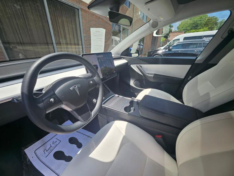 Used 2022 Tesla Model Y Long Range AWD/4WD image 37