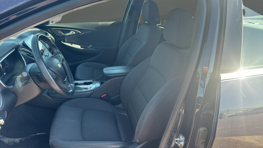 Used 2017 Chevrolet Malibu LT FWD image 10