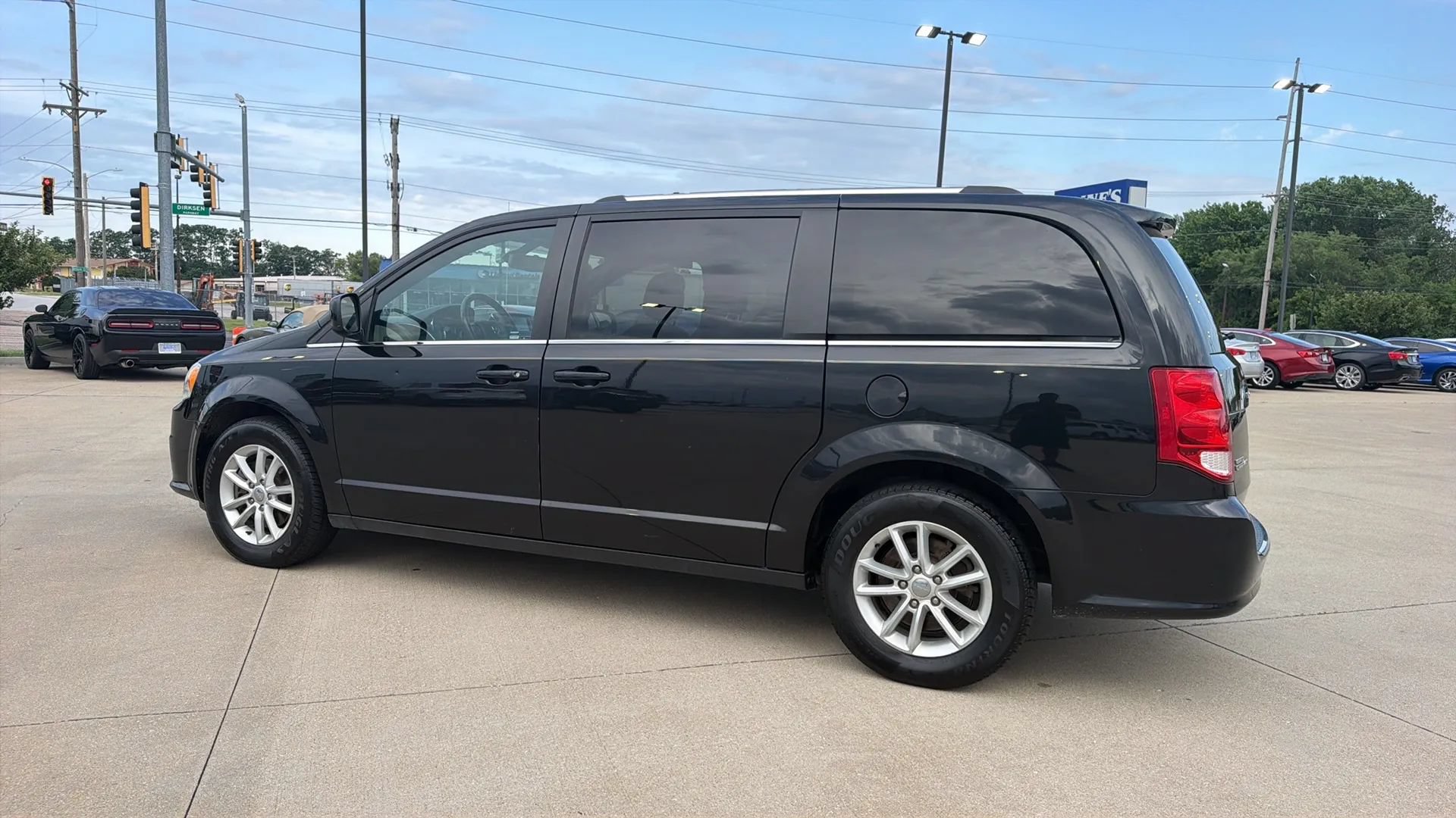 Used 2019 Dodge Grand Caravan SXT w/ Driver Convenience Group FWD image 11